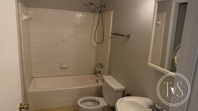 Building Photo - FALL MOVE-IN SPECIAL: 50% OFF 1st FULL MON...