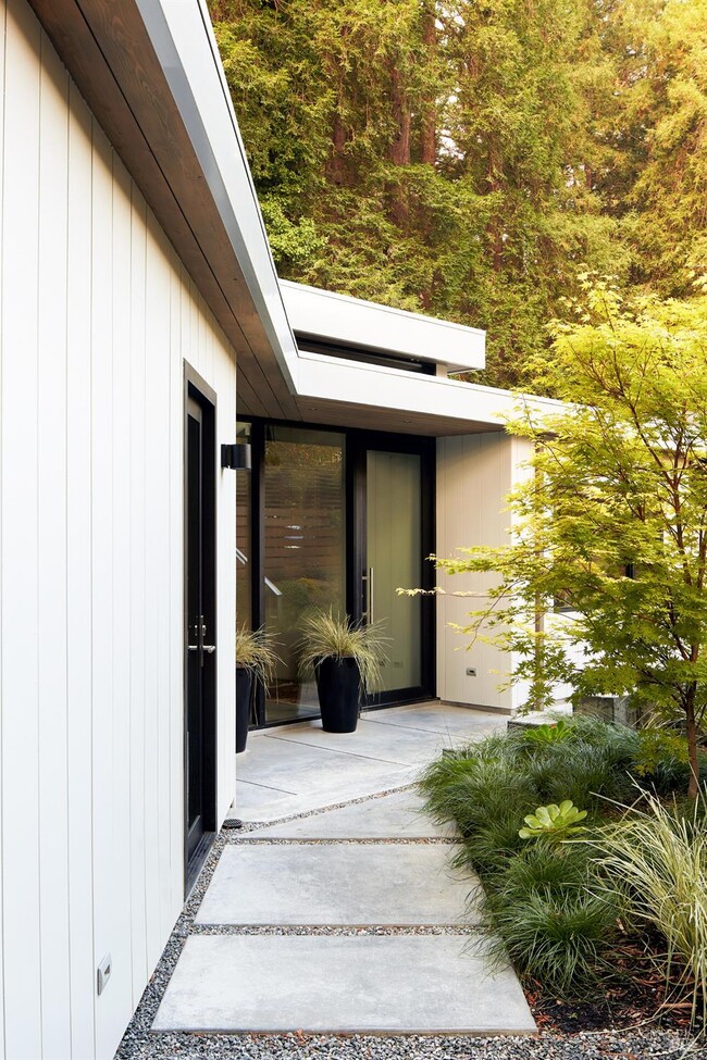 Building Photo - 297 Throckmorton Ave