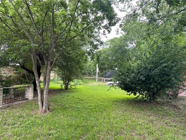 Building Photo - 905 Tillery St
