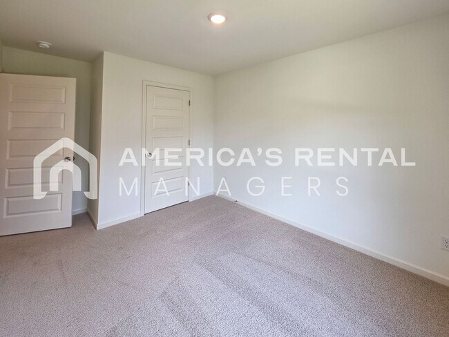 Building Photo - 556 Saddlewood Bnd