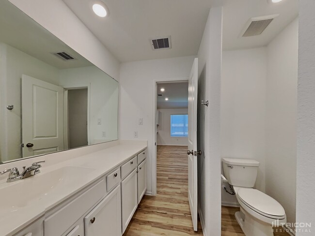 Building Photo - 10511 Pineland Dr