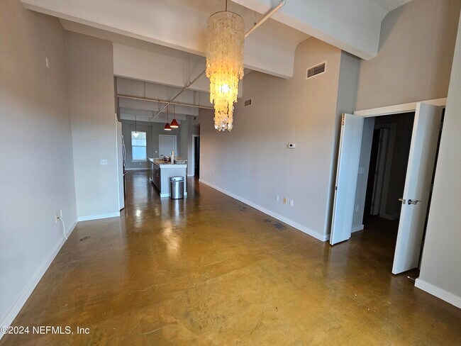 Building Photo - 1661 Riverside Ave