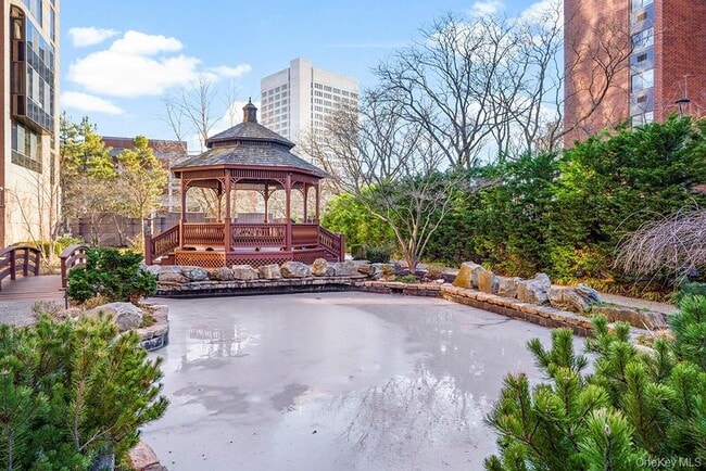 Building Photo - 4 Martine Ave