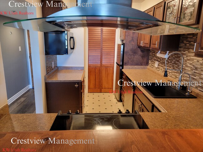 Building Photo - Broadway Condo