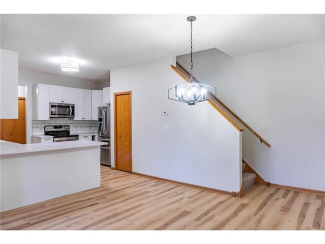 Building Photo - 1122 Crystal Pl W