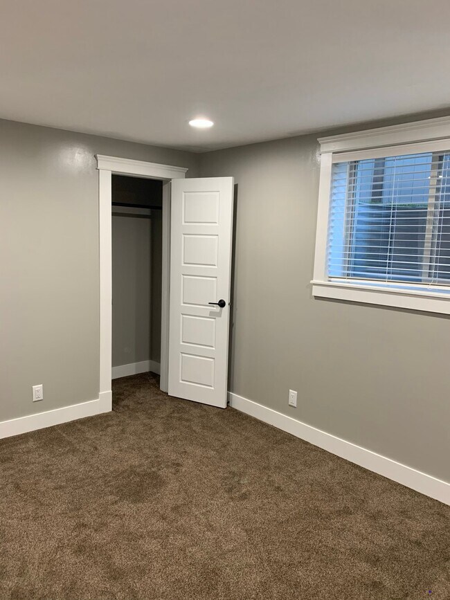 Building Photo - 8740 S Spartan Dr