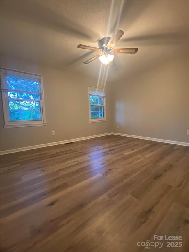 Building Photo - 11018 Hunter Trail Ln