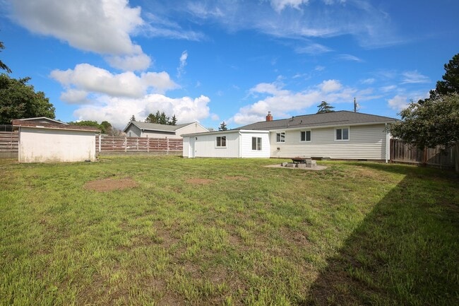 Building Photo - **Comfortable Oak Harbor Rambler Available...