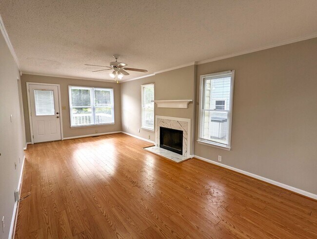 Building Photo - 4940 Harbour Towne Dr