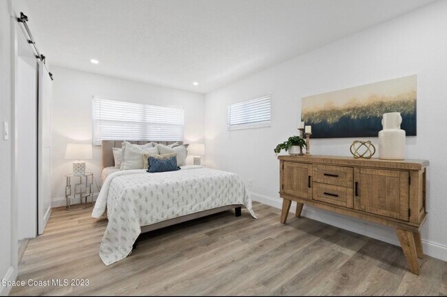 Building Photo - 415 N Shore Dr