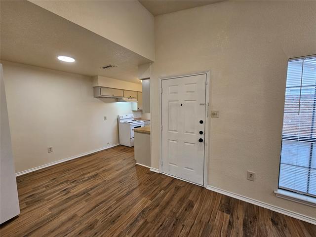 Building Photo - 3141 Tudor Ln