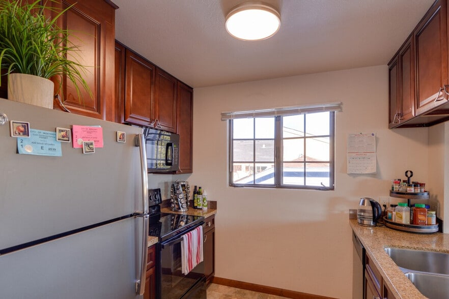 Building Photo - 434 Larkin St