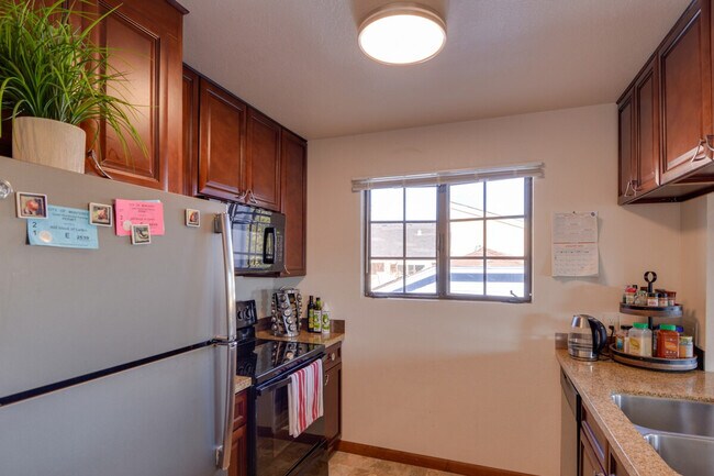 Building Photo - 434 Larkin St