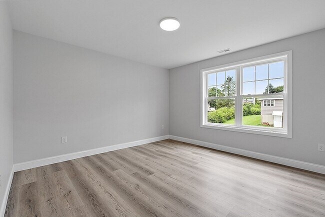 Building Photo - 53 Fenwood Rd