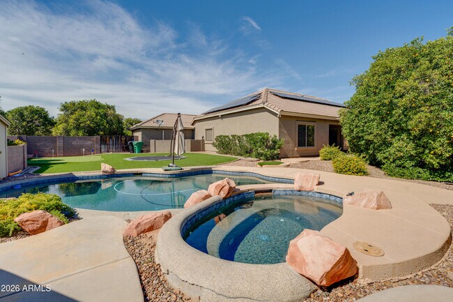 Building Photo - 4335 E Fox Cir