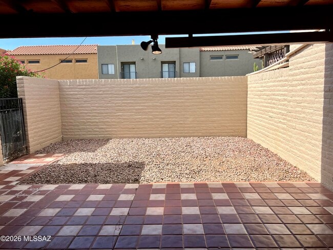 Building Photo - 2256 E Camino Canción
