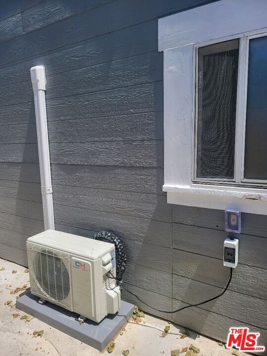 Building Photo - 9717 Tujunga Canyon Blvd