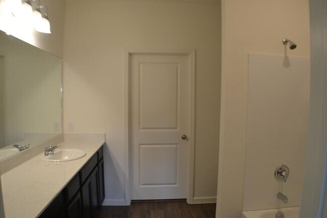 Building Photo - 824 Cedar Elm Dr