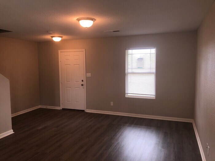 Building Photo - 28015 Chasebrook Dr