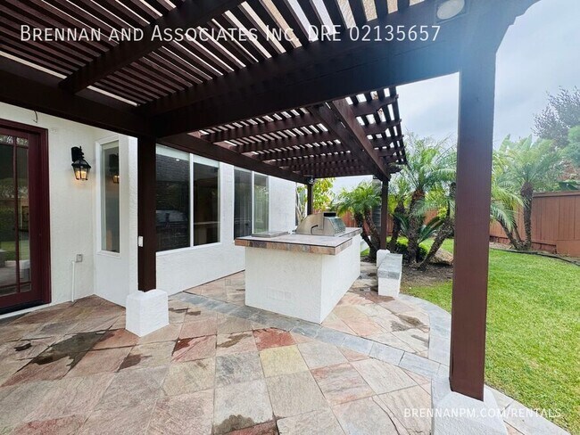 Building Photo - 835 Calle Lagasca
