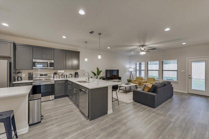 Building Photo - 441 Avenue A