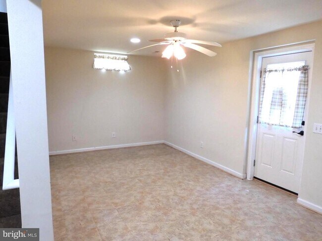 Building Photo - 8566 Kingsway Dr