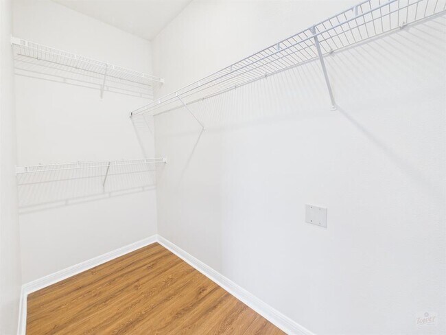 Building Photo - 2320 Gracy Farms Ln