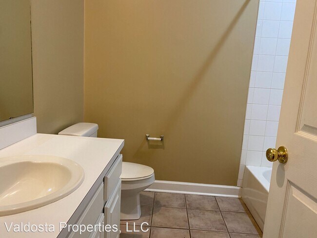 Building Photo - 2502B Jerry Jones Dr