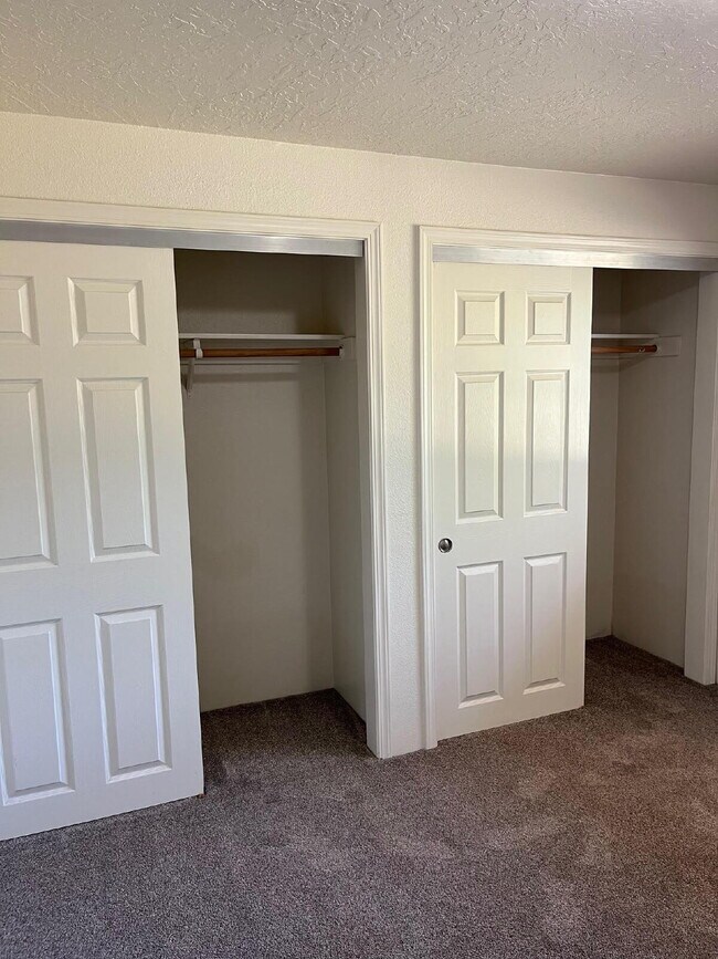 Building Photo - 2 Bedroom Duplex