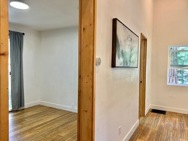 Building Photo - 838 Lakeview Ln