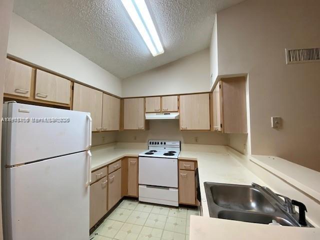 Building Photo - 7630 Westwood Dr