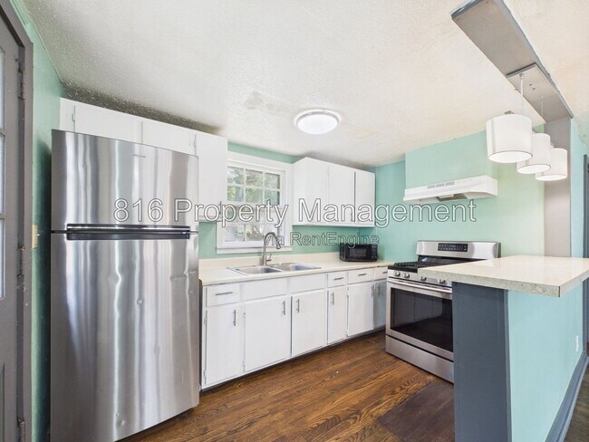 Building Photo - 810 S Woodland Ave