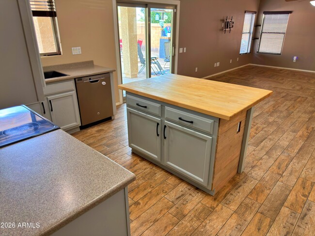 Building Photo - 43210 W Maricopa Ave