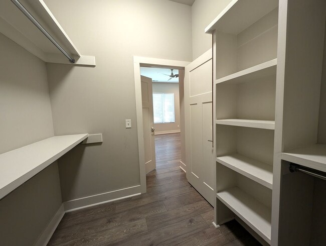 Building Photo - Stunning Contemporary 2 story, 4 bedroom, 3 full bath home is Located in the Merry Oaks Community!