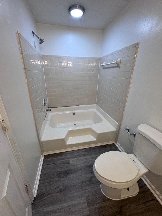 Building Photo - Modern 2-Bedroom Townhome Near Stone Mount...