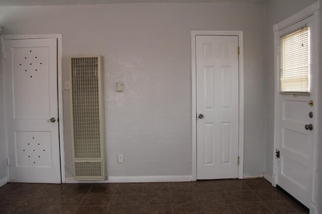 Building Photo - 8907 Old County Dr