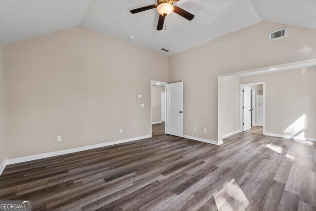 Building Photo - 475 Louise Way