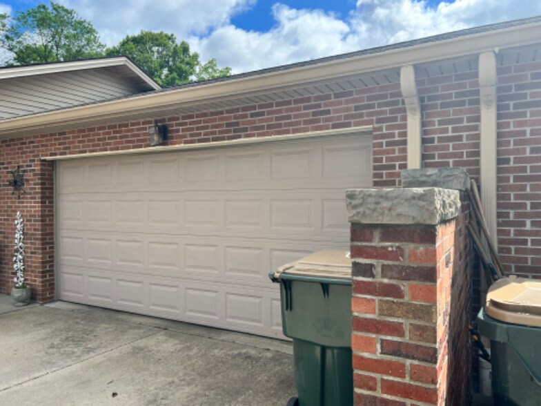 Building Photo - 262 Meadowbrook Ave