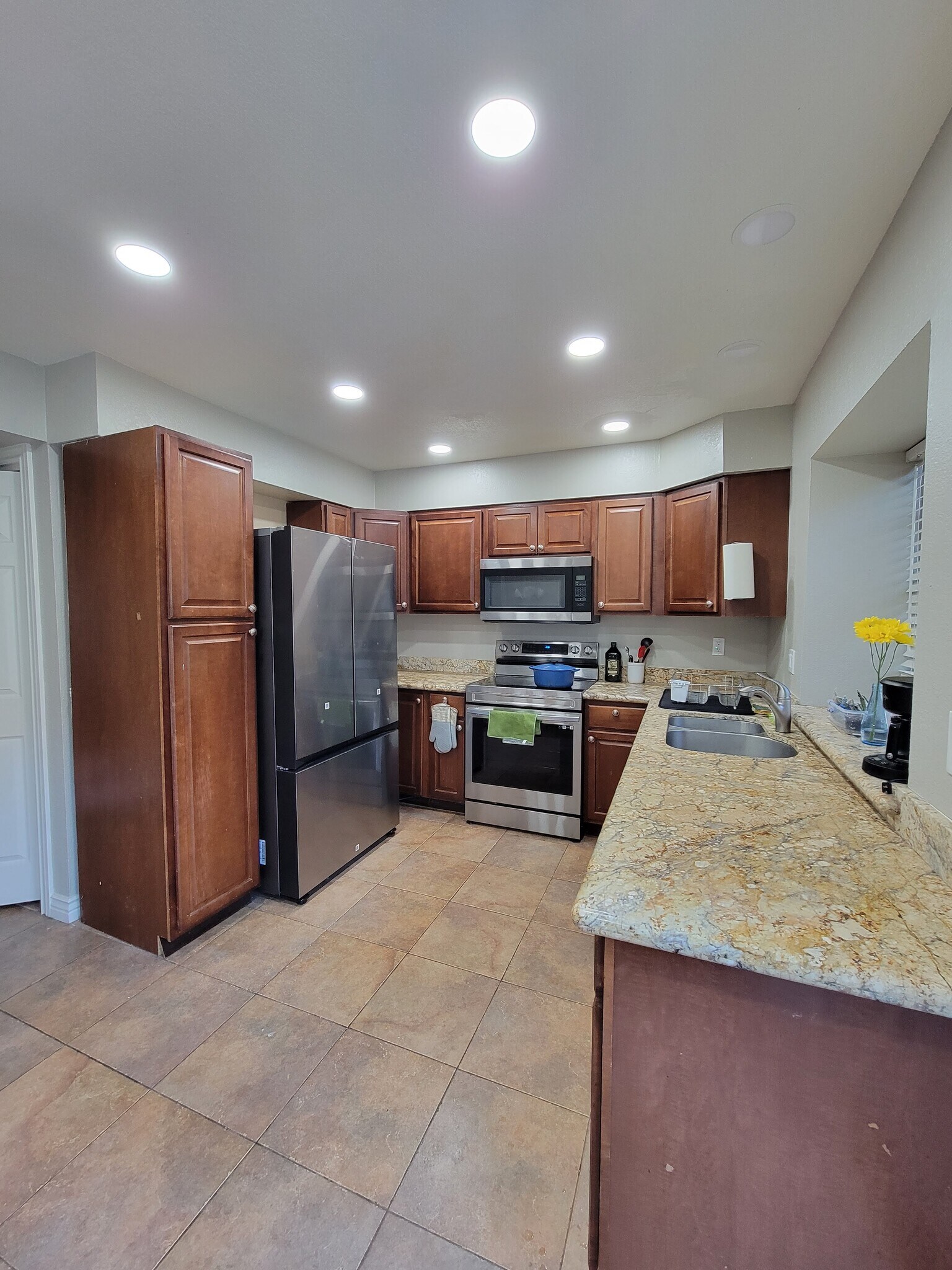 Building Photo - 5704 E Aire Libre Ave