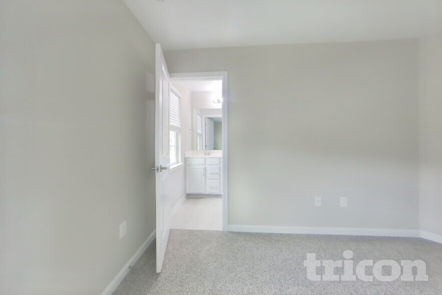 Building Photo - 5427 Double Day Ln