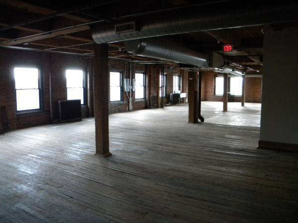 Building Photo - 1427 W 9th St