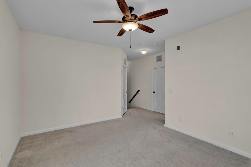 Building Photo - 24606 Byrne Meadow Sq