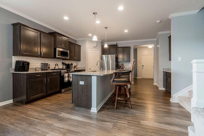 Building Photo - 123 Schellinger St