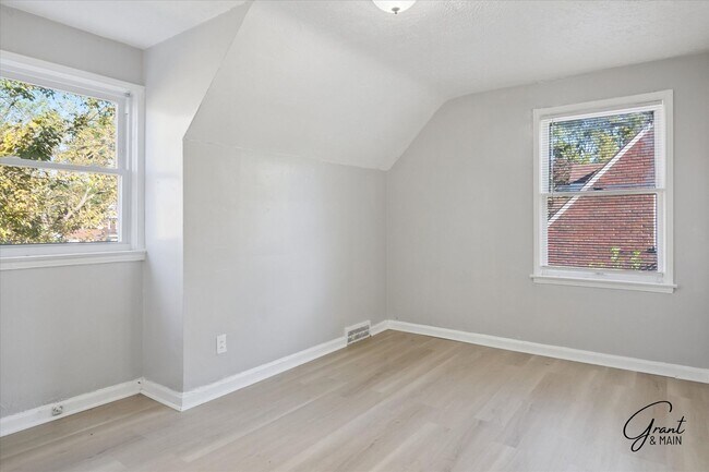 Building Photo - 18330/18332 Kelly Rd - Naama Cohen