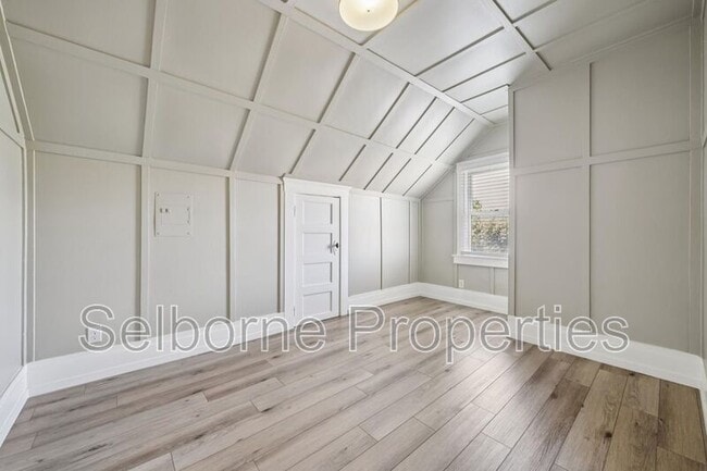 Building Photo - 720 44th St