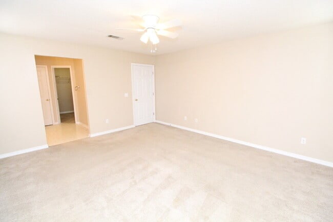 Building Photo - Spacious 3 Bedroom Home in Greystone – Nea...