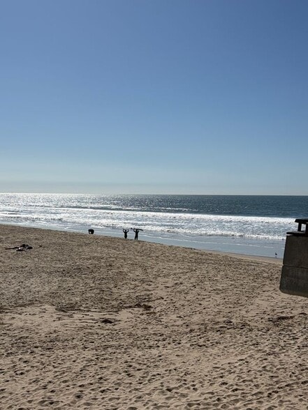 Building Photo - 2425 Ocean Ave