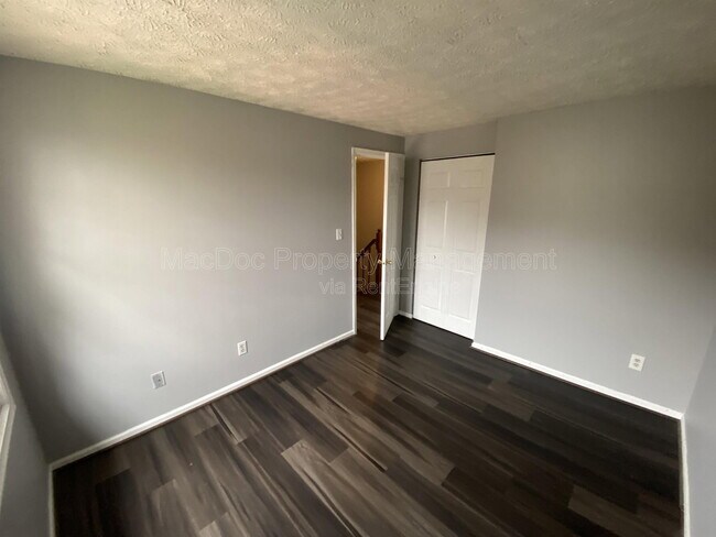 Building Photo - 300 Cross Ridge Ct