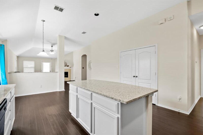 Building Photo - 2356 Aurora Dr