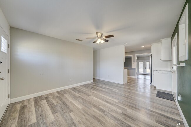 Building Photo - 3105 W 21st Ct